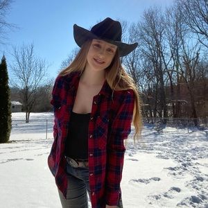 Meet your Posher, Caris